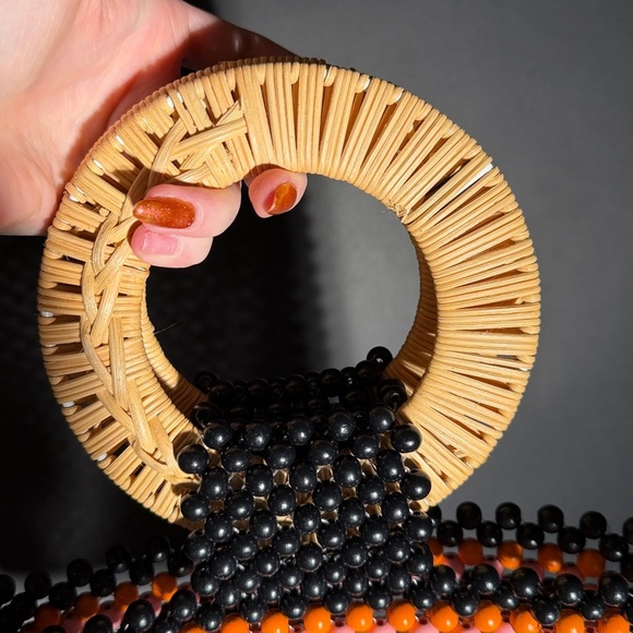 60s Inspired Beaded Handbag with Wooden Handle - Picture 4 of 4